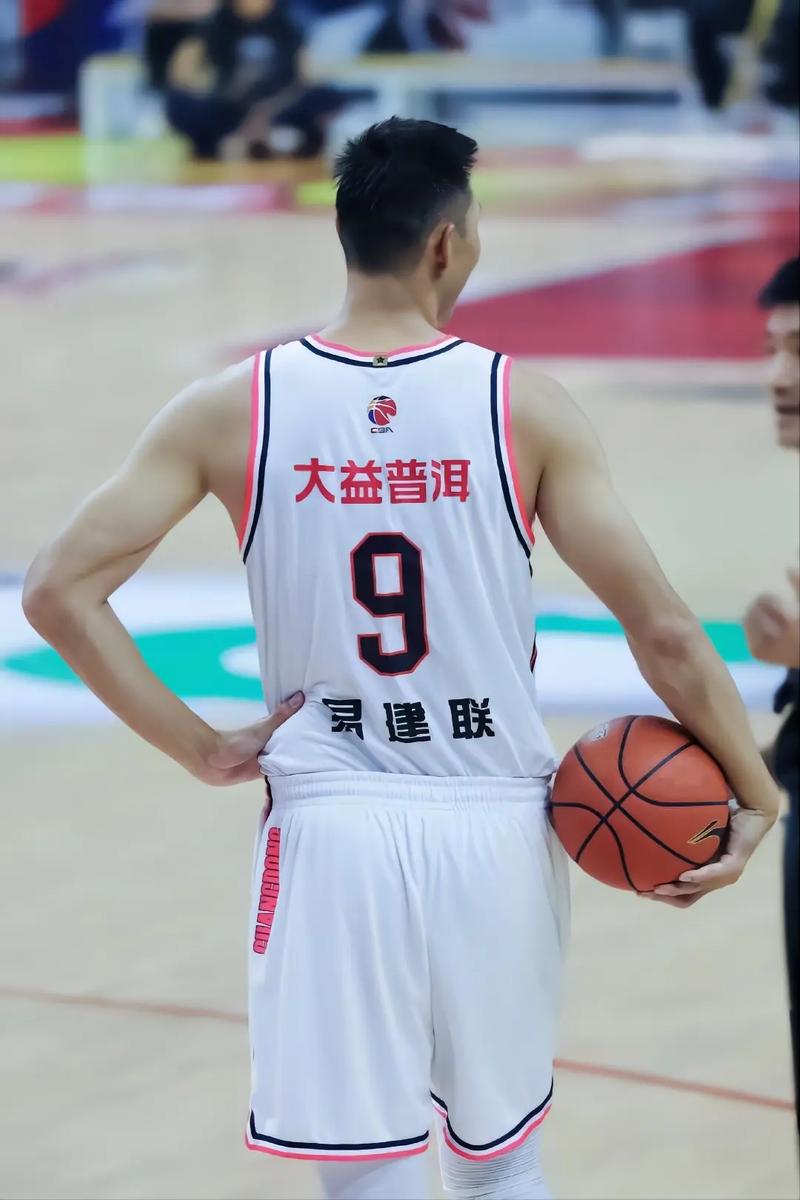 B体育报道：广东宏远击败辽宁飞豹，易建联表现出色，广东宏远队赛程2020